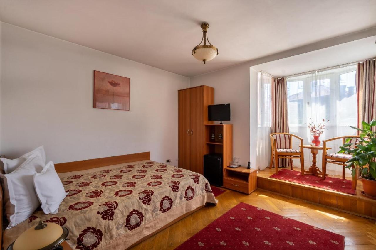 Villa-Hotel Escala Cluj-Napoca Eksteriør billede