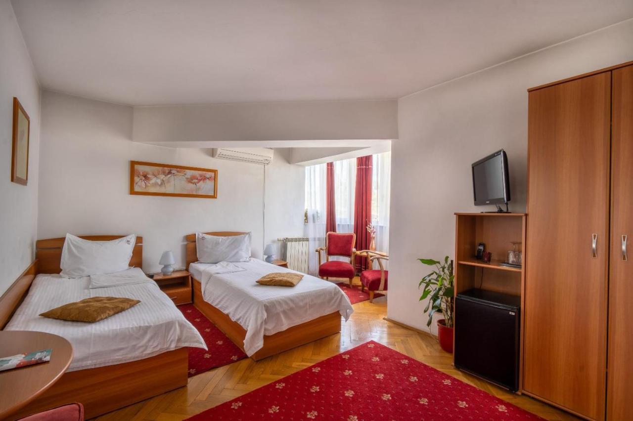 Villa-Hotel Escala Cluj-Napoca Eksteriør billede
