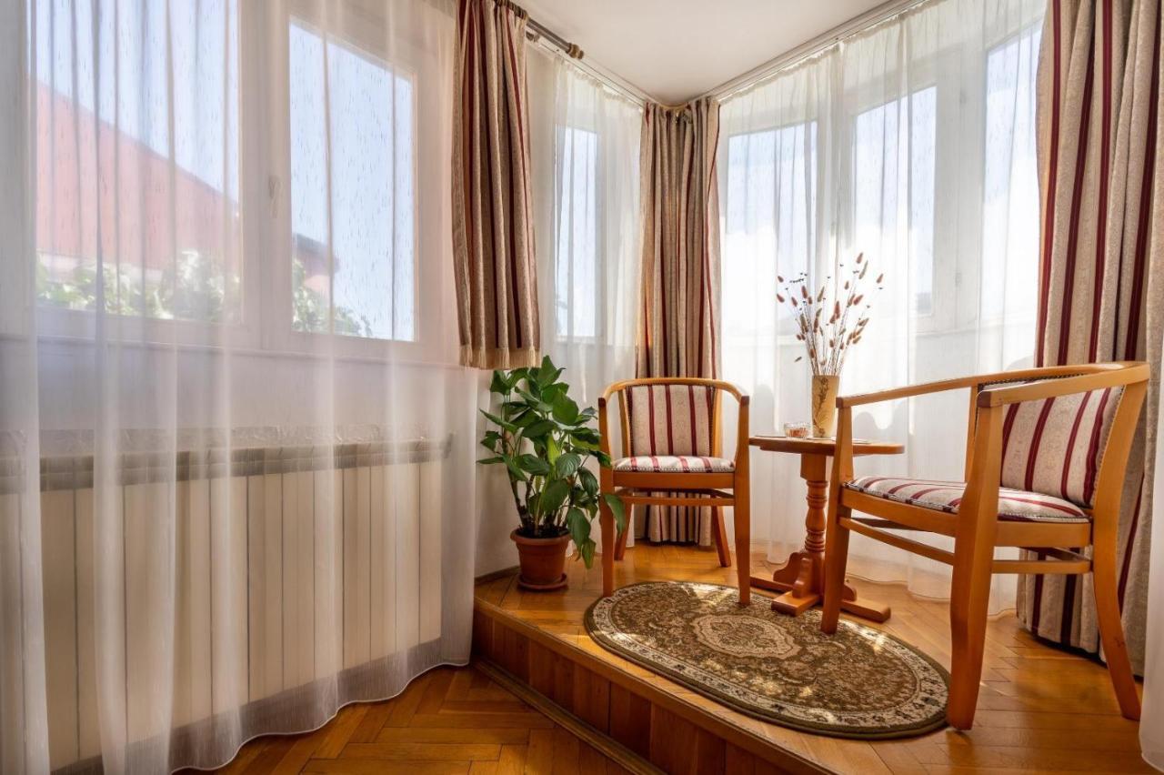Villa-Hotel Escala Cluj-Napoca Eksteriør billede