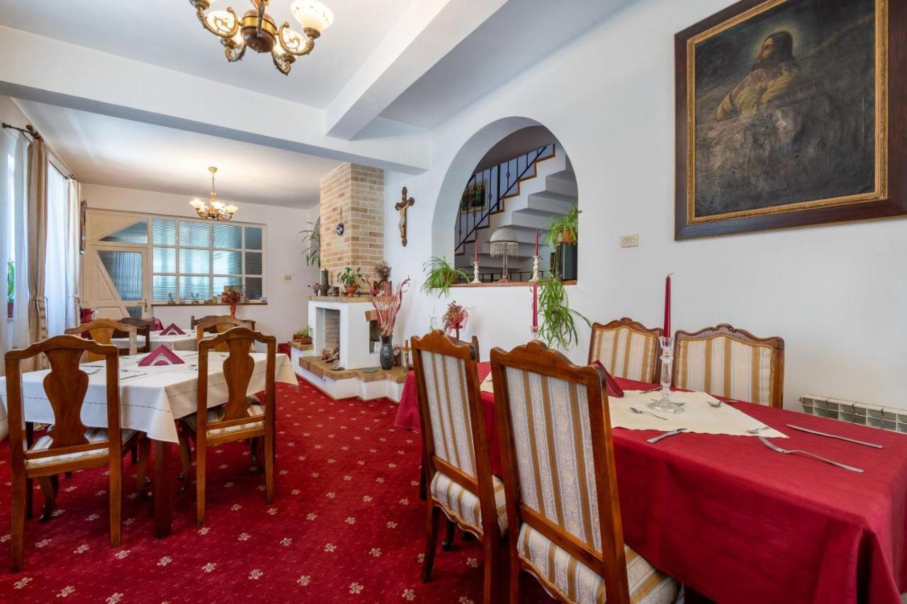 Villa-Hotel Escala Cluj-Napoca Eksteriør billede