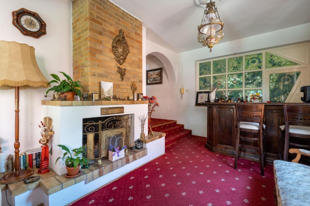 Villa-Hotel Escala Cluj-Napoca Eksteriør billede