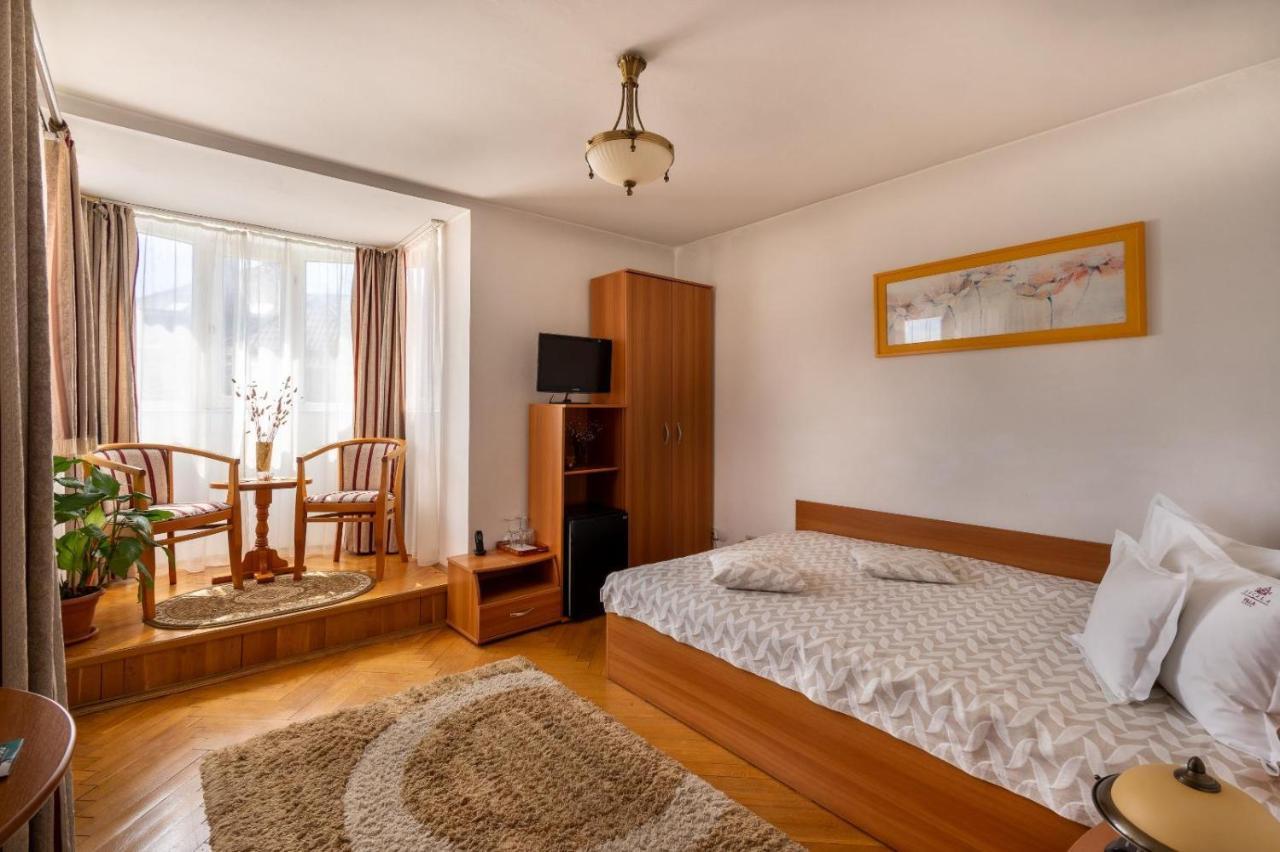 Villa-Hotel Escala Cluj-Napoca Eksteriør billede