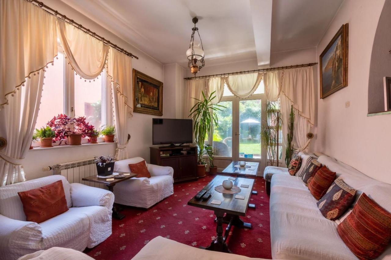 Villa-Hotel Escala Cluj-Napoca Eksteriør billede