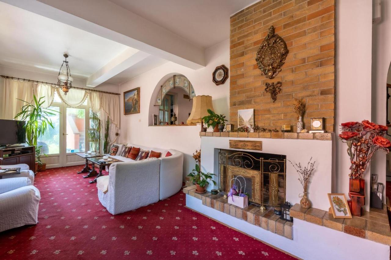 Villa-Hotel Escala Cluj-Napoca Eksteriør billede