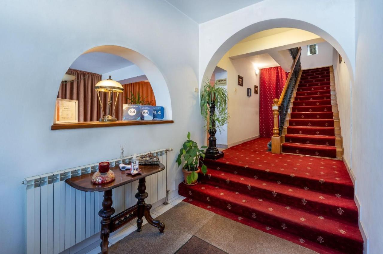 Villa-Hotel Escala Cluj-Napoca Eksteriør billede