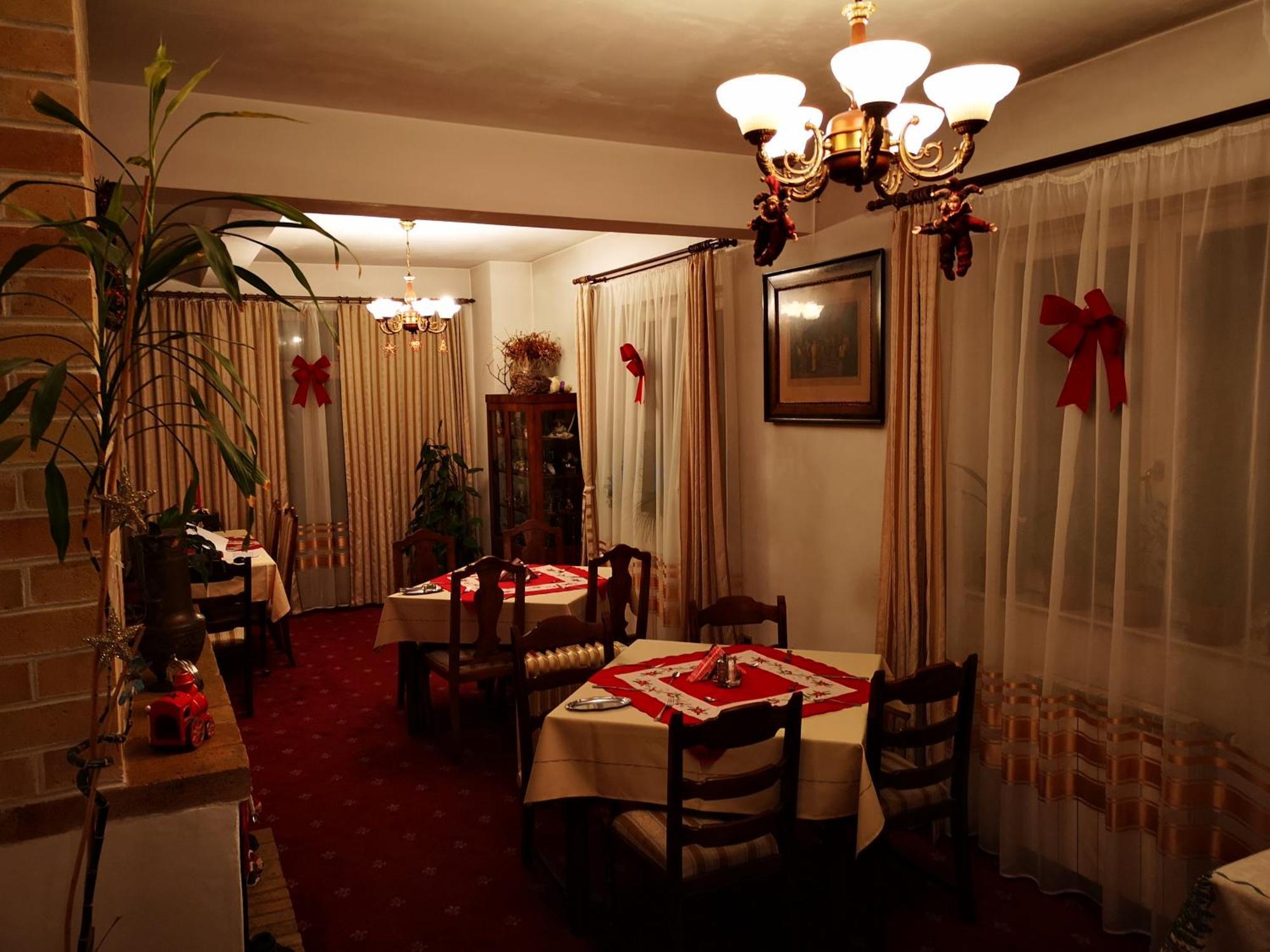 Villa-Hotel Escala Cluj-Napoca Eksteriør billede