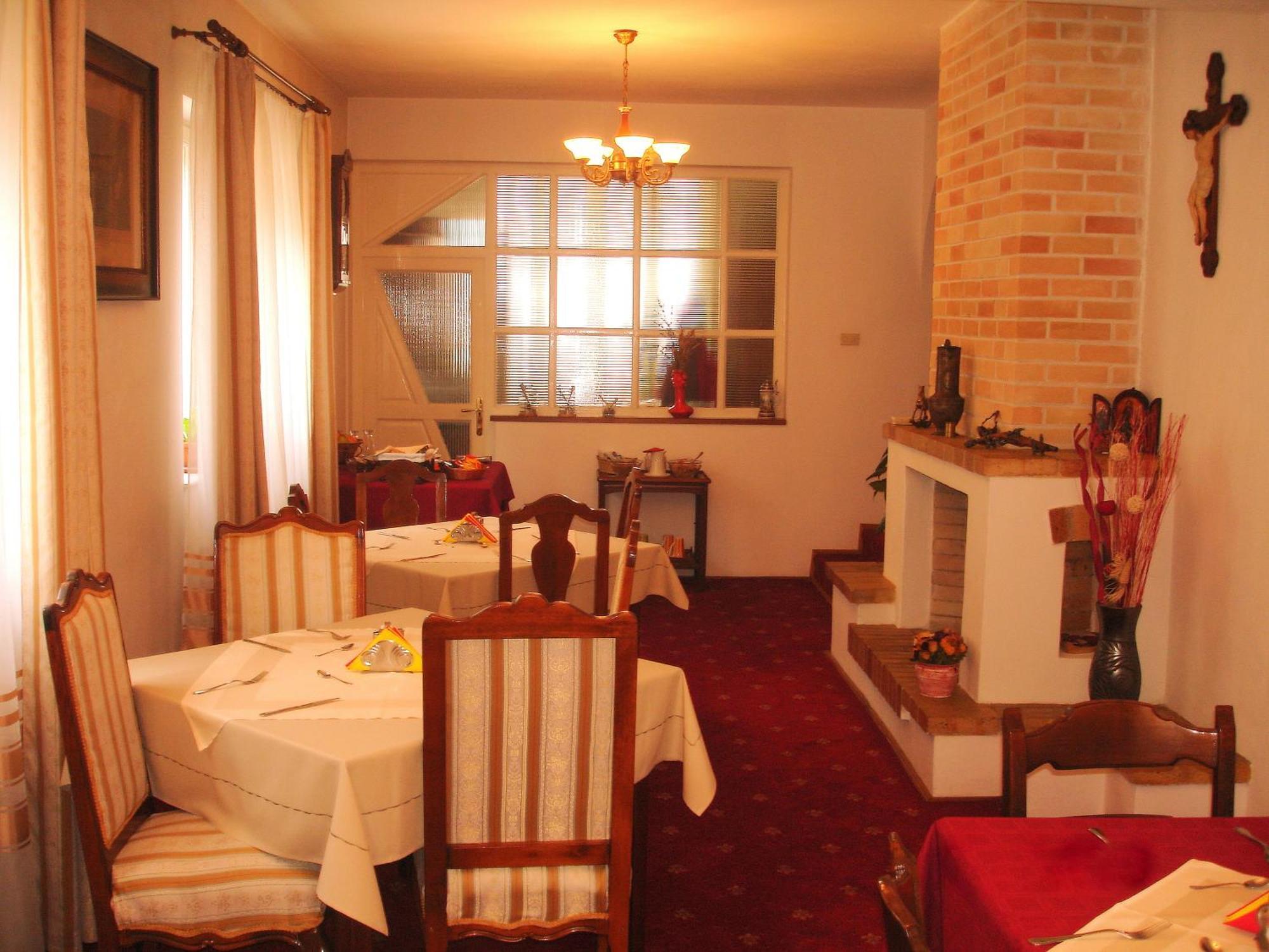 Villa-Hotel Escala Cluj-Napoca Eksteriør billede