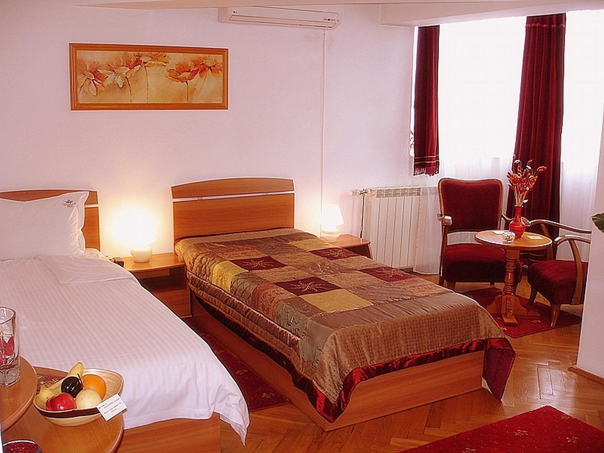 Villa-Hotel Escala Cluj-Napoca Eksteriør billede