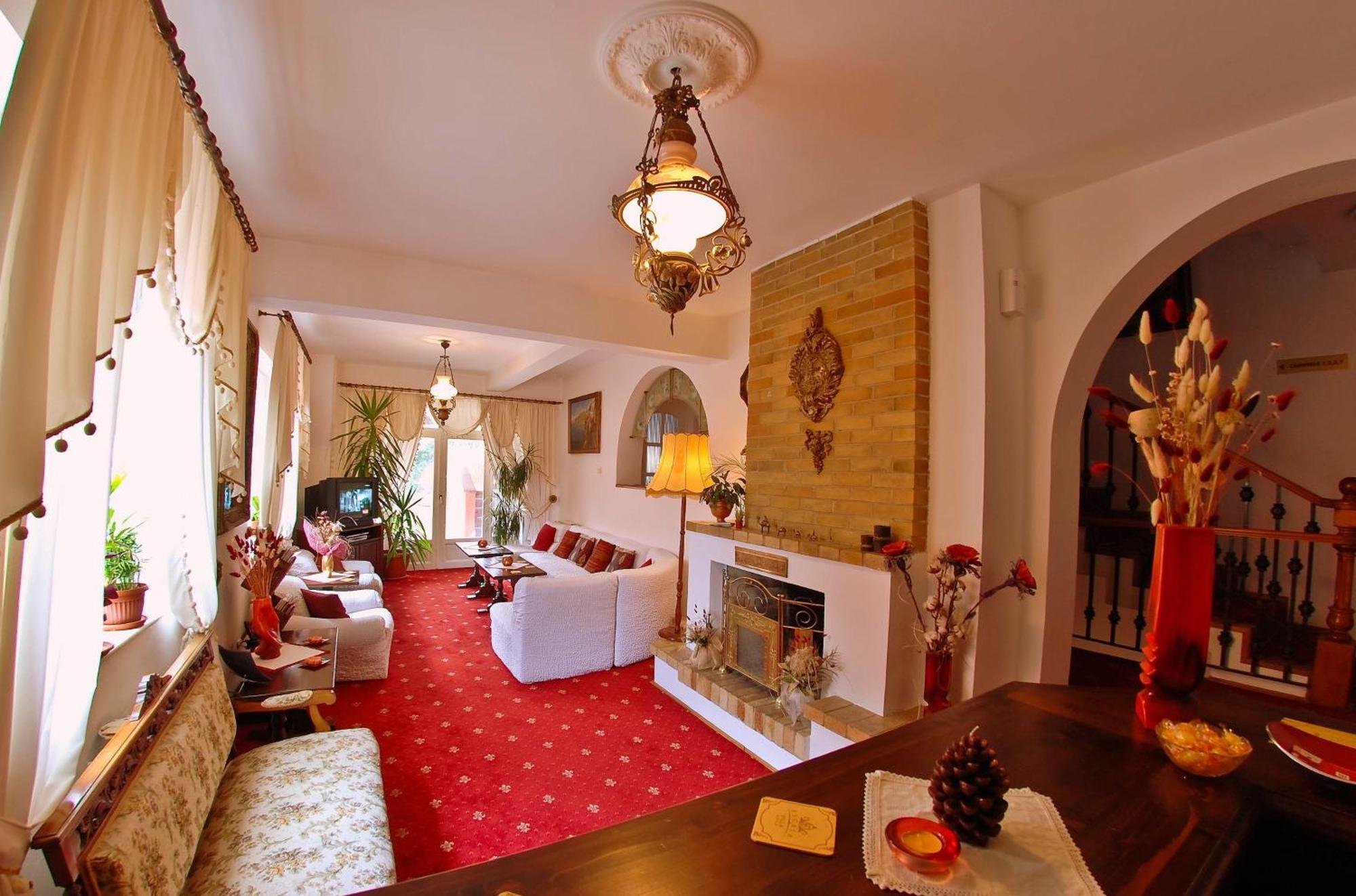 Villa-Hotel Escala Cluj-Napoca Eksteriør billede