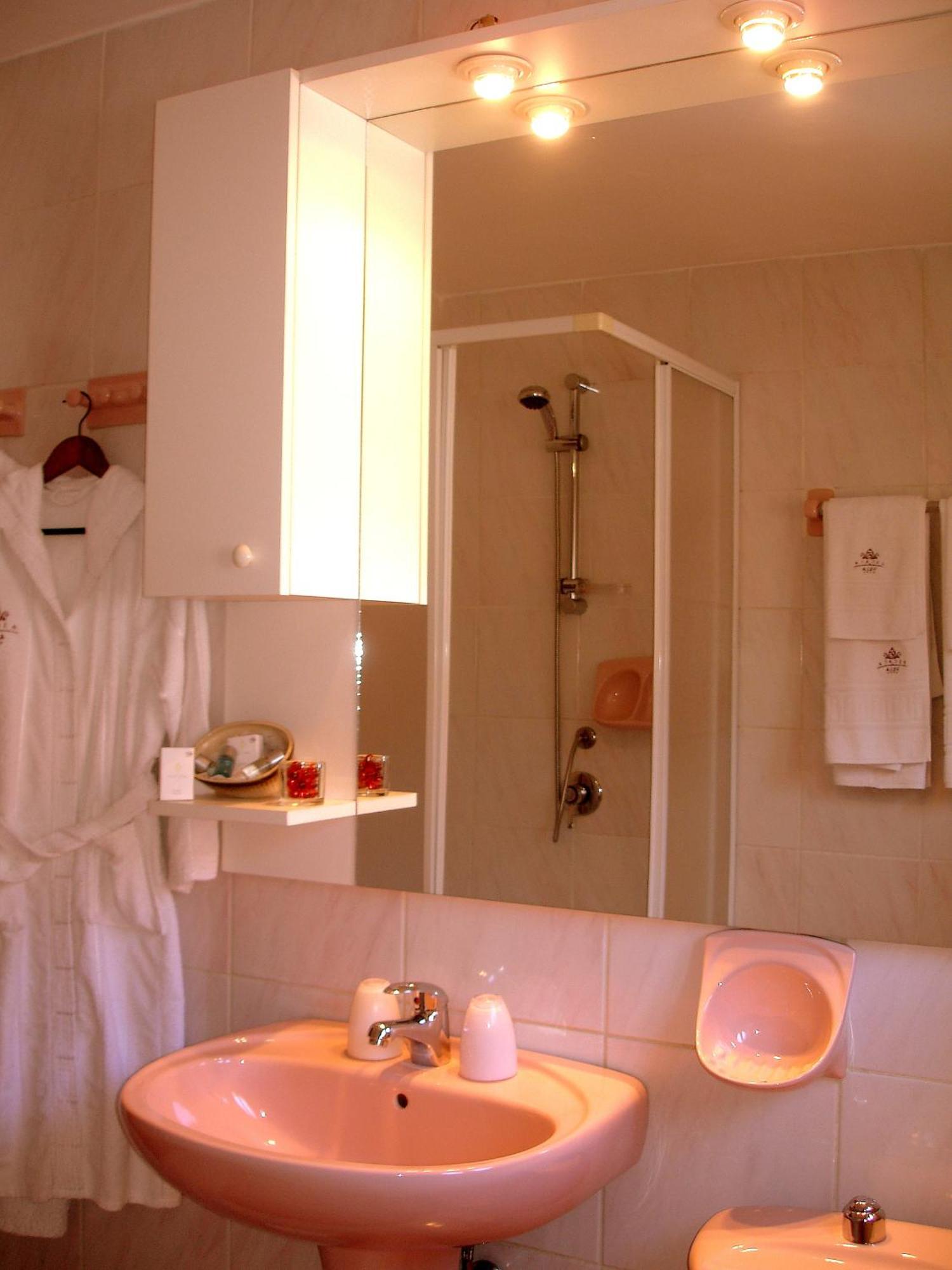 Villa-Hotel Escala Cluj-Napoca Eksteriør billede