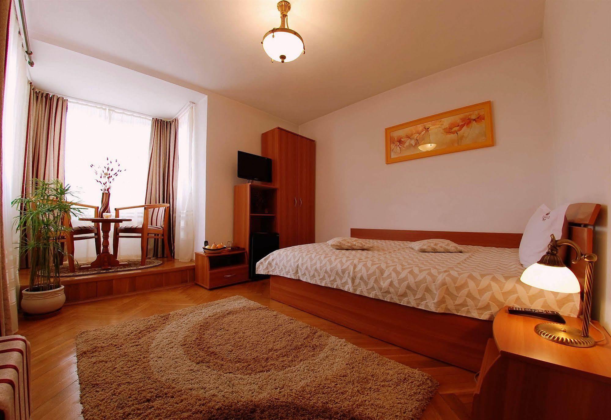 Villa-Hotel Escala Cluj-Napoca Eksteriør billede