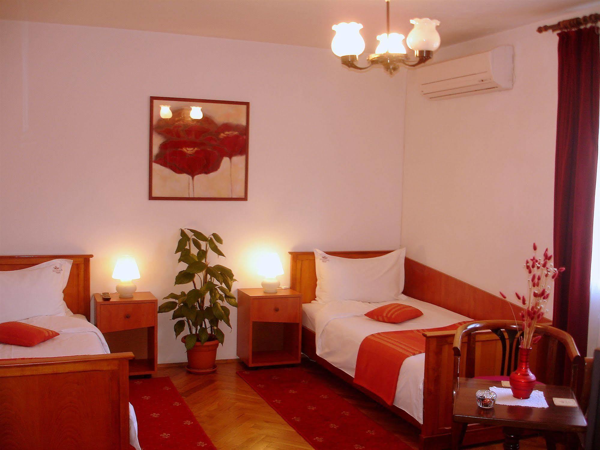 Villa-Hotel Escala Cluj-Napoca Eksteriør billede