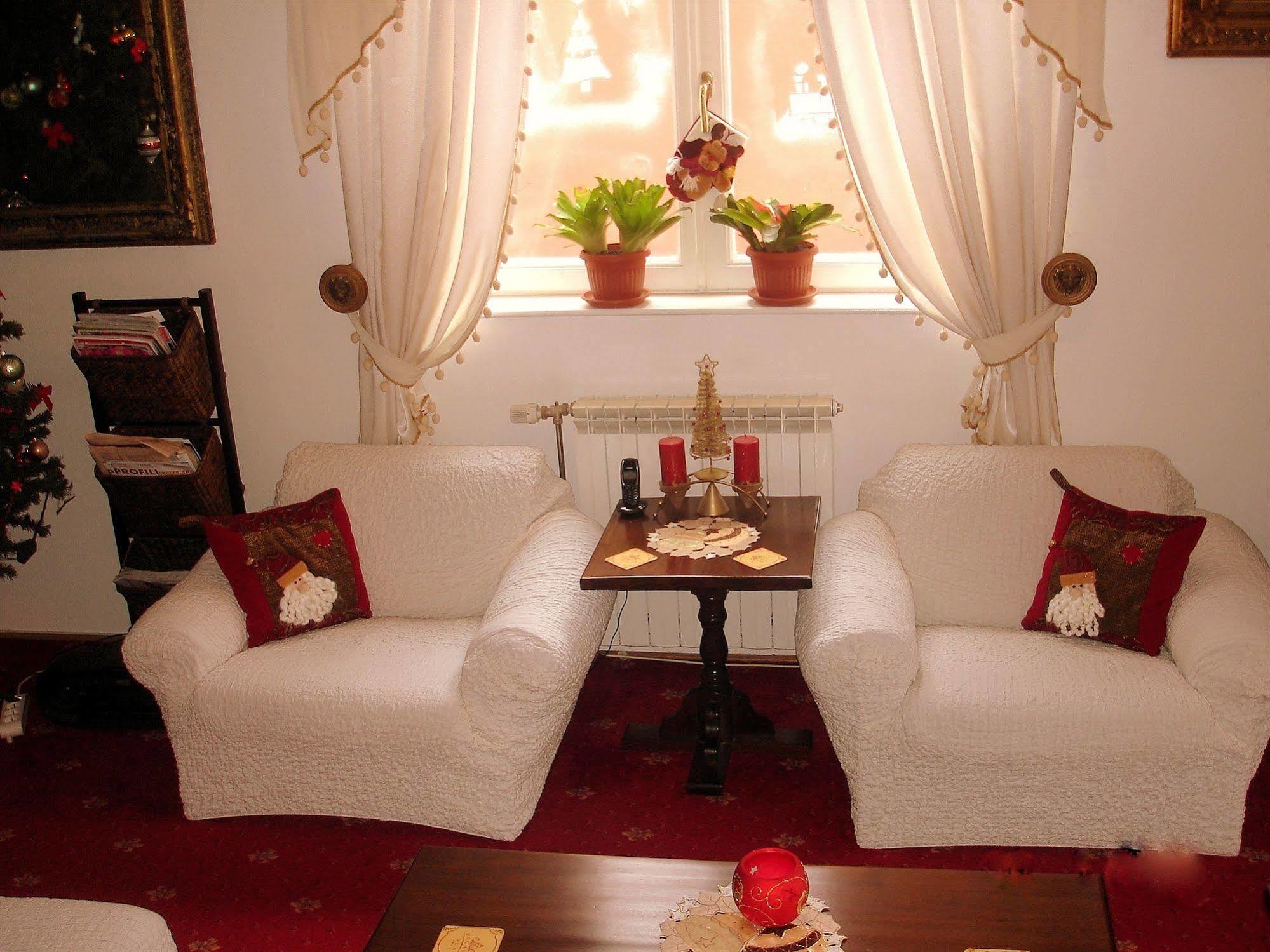 Villa-Hotel Escala Cluj-Napoca Eksteriør billede